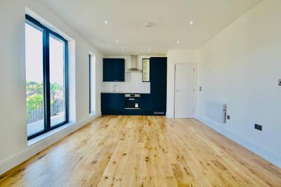 Two Bedroom Flat - Near Maze Hill ST SE10 Main Photo
