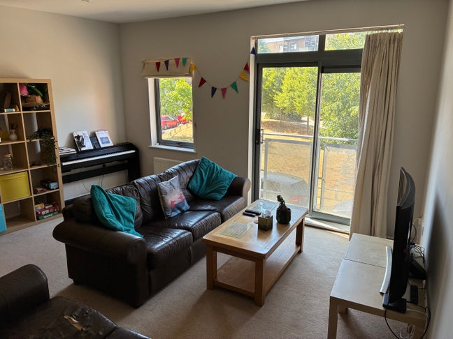 Double room in a friendly houseshare Main Photo