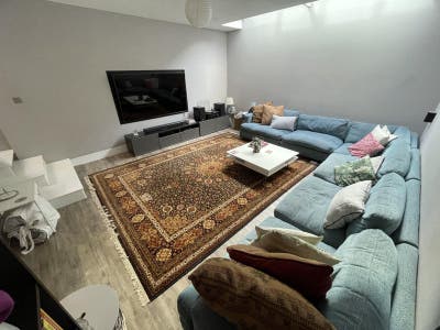 Self-contained flat within shared property Main Photo