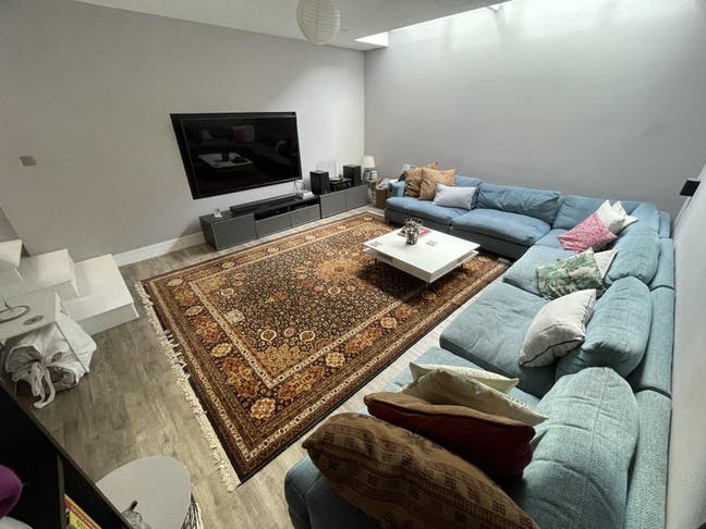 Self-contained flat within shared property Main Photo