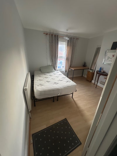 Single Room available  Main Photo