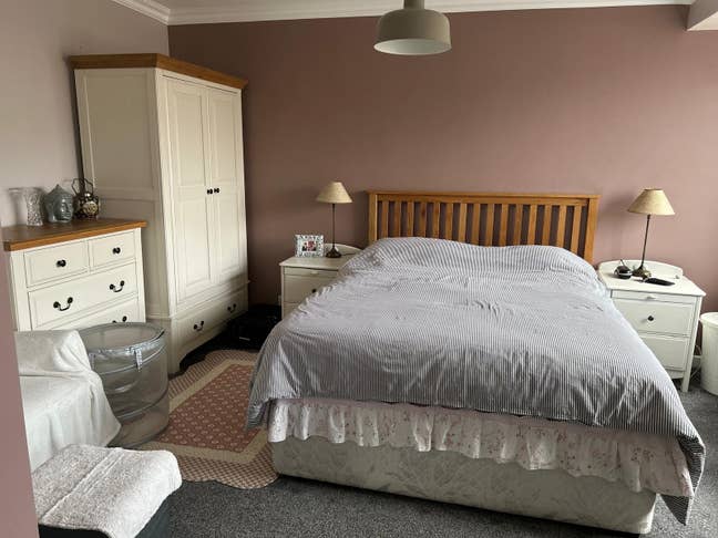 Spacious En-Suite with Office Area for a Lodger Main Photo