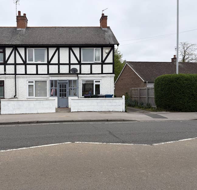2 rooms in 4 Bedroom House in West Bridgford  Main Photo