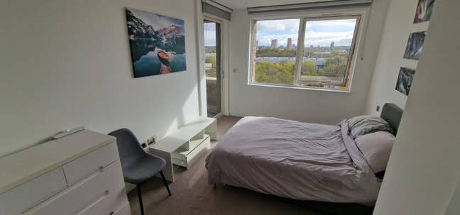 Double Room - Canada Water - Spacious Apartment Main Photo