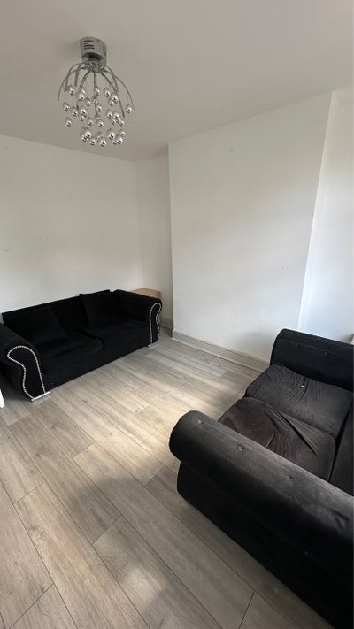 To Let Main Photo