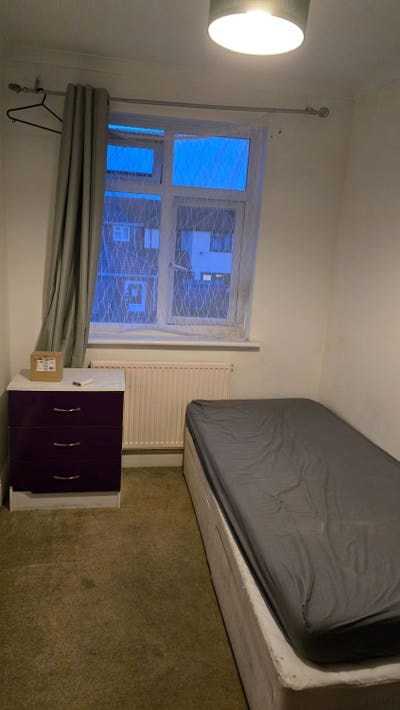 Sought after room in Slough Main Photo