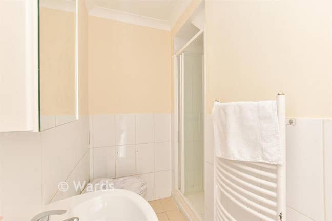 Bright Double Room with Private Bathroom  Main Photo