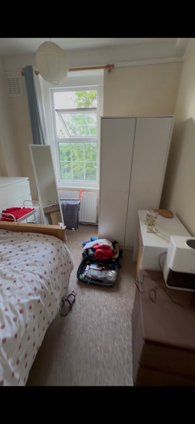West London flat share with 2 girls  Main Photo