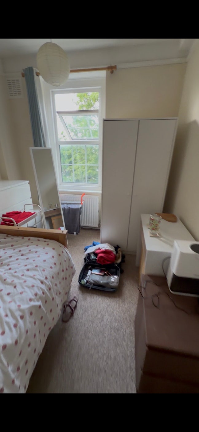 West London flat share with 2 girls  Main Photo