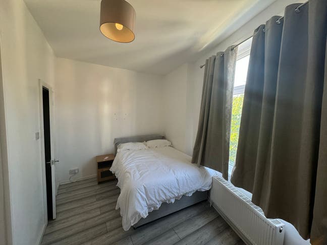 Ensuite Rooms in a shared apartment Main Photo
