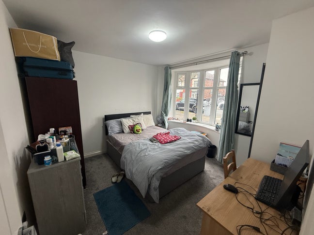 Professional Executive Rooms in Chorlton Main Photo