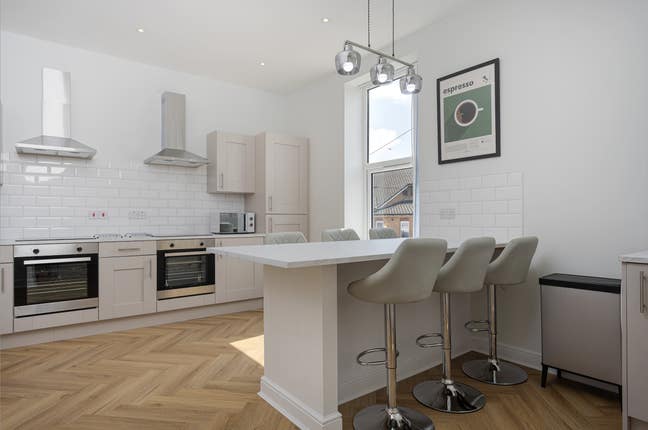 🔥Brand New Luxury En-Suite & Kitchenette Rooms 🆕 Main Photo