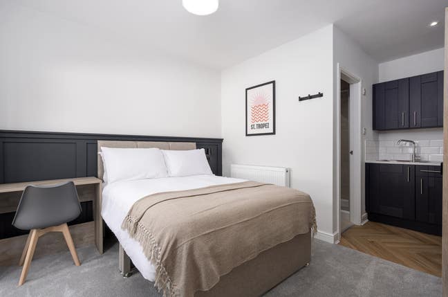 🔥Brand New Luxury En-Suite & Kitchenette Rooms 🆕 Main Photo