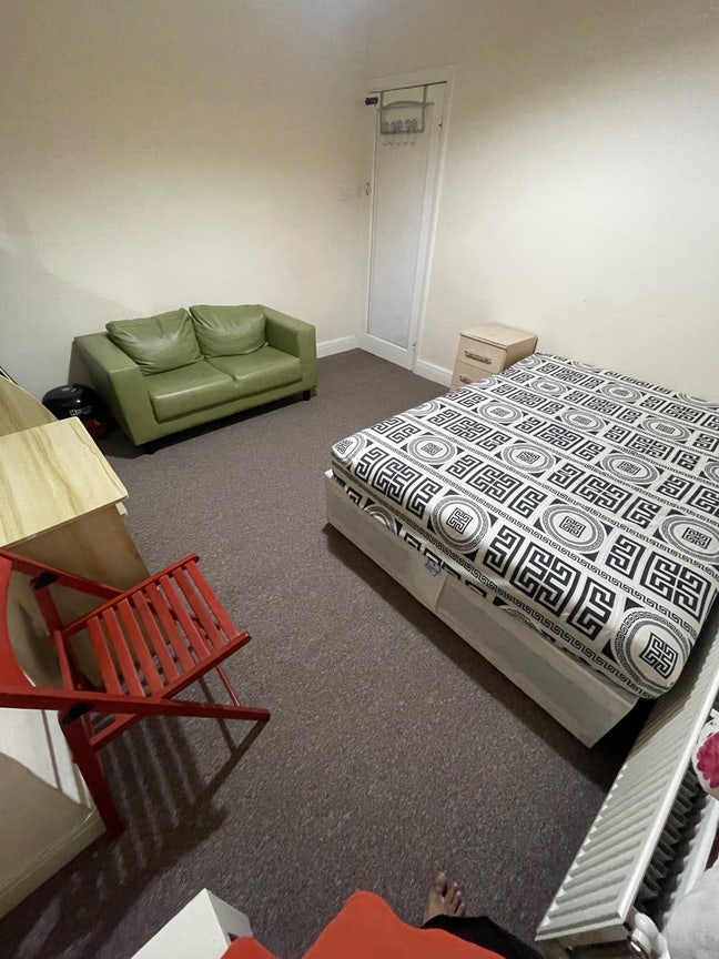 Double size Room For Rent (preffered Female)  Main Photo