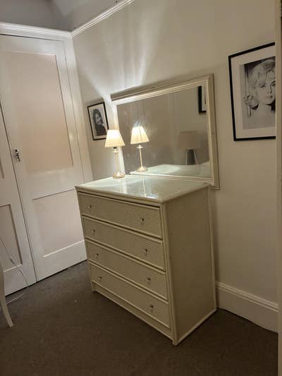 Double, Spacious and Bright/shower en Suite Main Photo