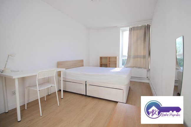  Double Room in Westferry for Women Pref Main Photo