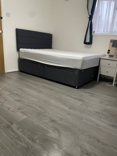Large Bright Double Room (King Size Bed) Bills Inc Main Photo