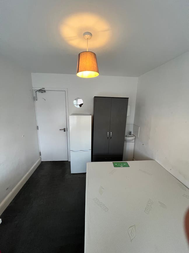✨🛏️ Double Room Available to Let in - Edgware Main Photo