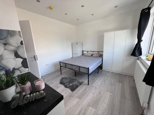 ✨🛏️ En-Suite Rooms to Let in - Hayes Main Photo