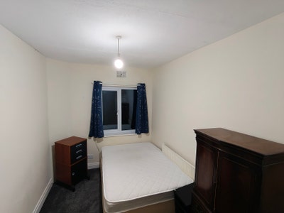 Spacious Fully Furnished Double Room Available in  Main Photo