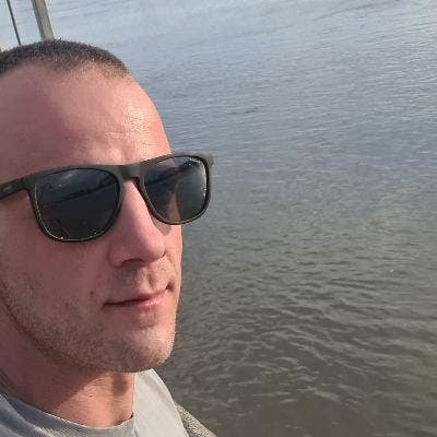 Professional Male seeks a single or double room Main Photo