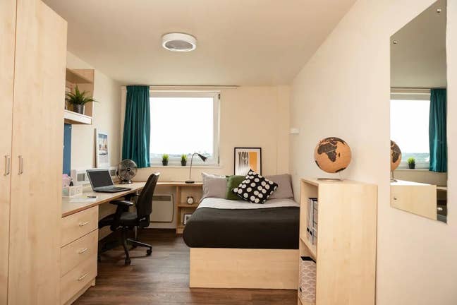 Silver Ensuite room 125&pound;/Week -  12/09 - 04/09/26 Main Photo