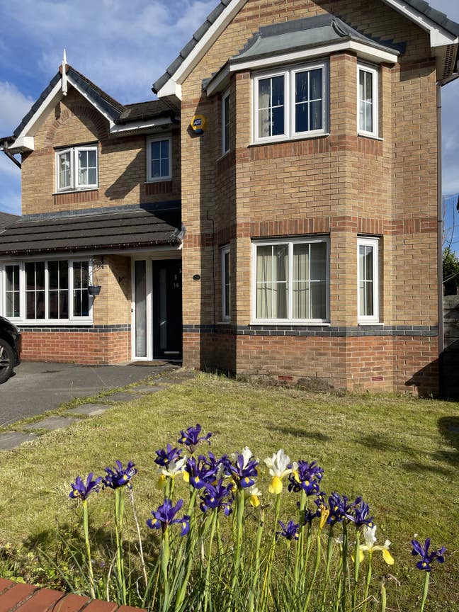 Beautiful and spacious 5 bed Detached house  Main Photo
