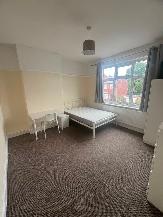 2 Bedrooms Available (all bills inc) Main Photo