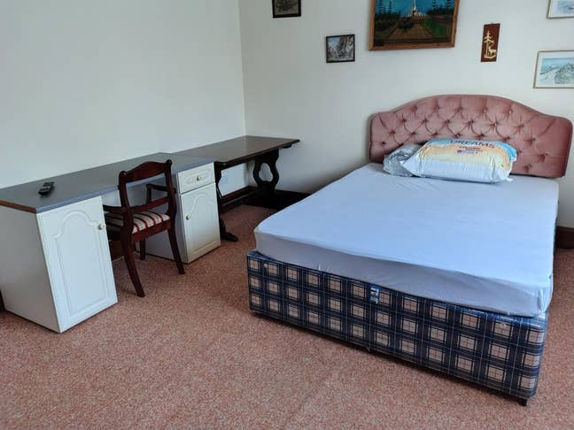 Furnished room in modern house Main Photo
