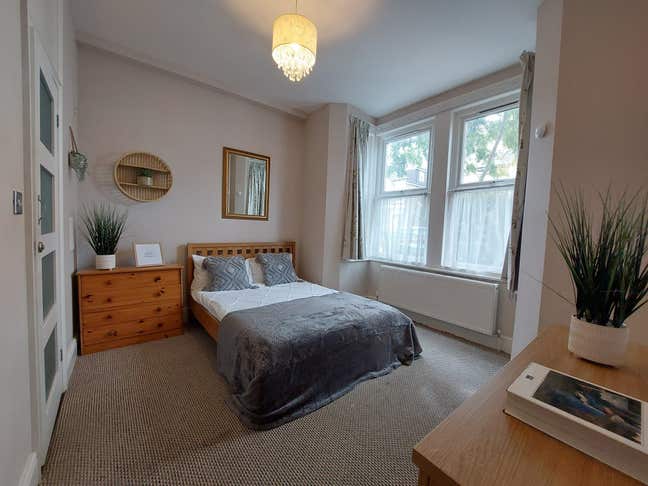 Modern, Spacious En-Suites in Tottenham Main Photo