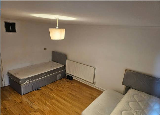 SHARED Double Room, 12min walk Hounslow West  Main Photo
