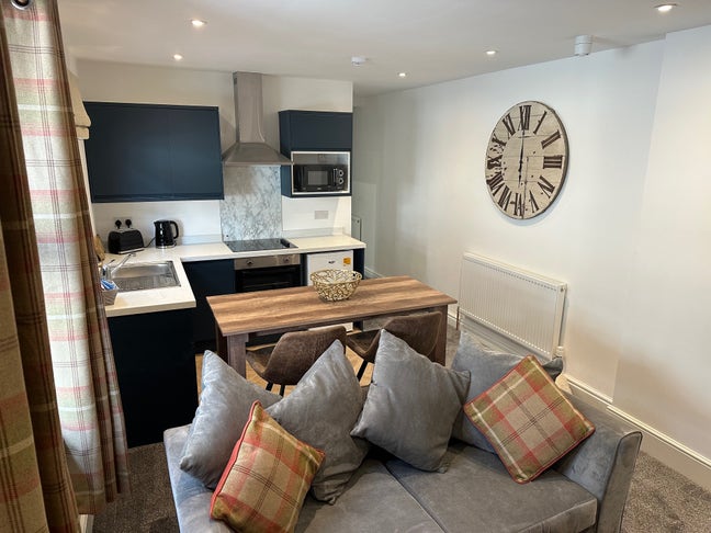 One bed refurbished fully equipped Appartment  Main Photo