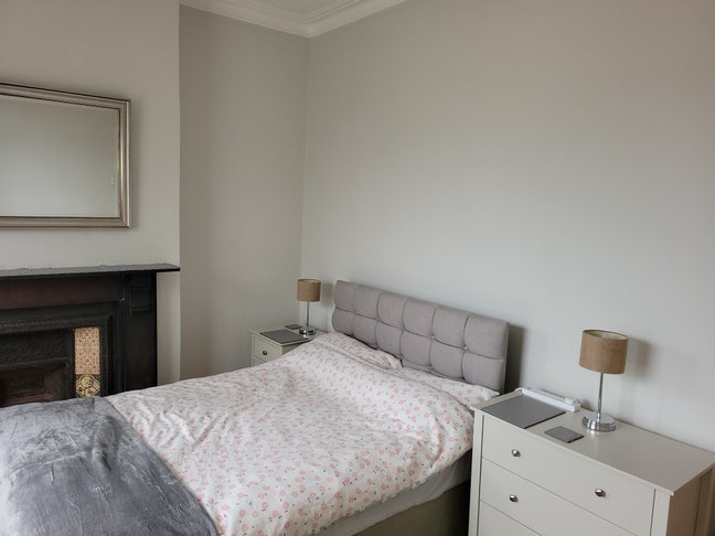 Large double room in spacious house - Beeston Main Photo