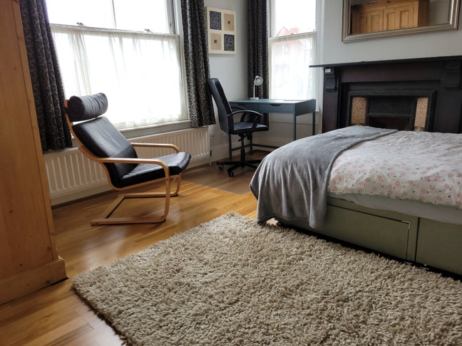 Large double room in spacious house - Beeston Main Photo