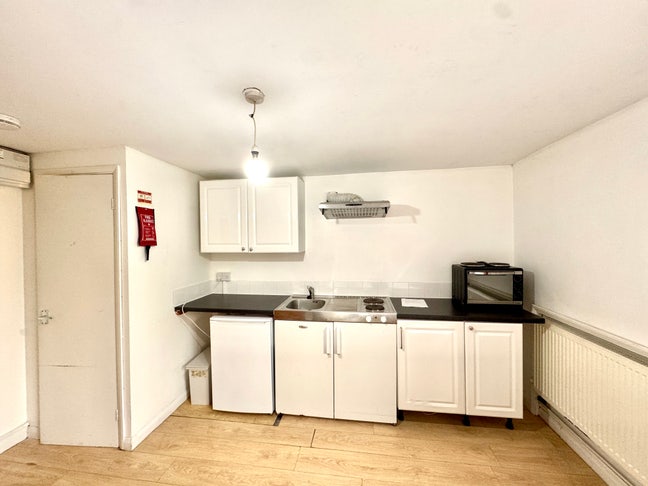 Studio in Holloway Road, Islington, London, N7 Main Photo