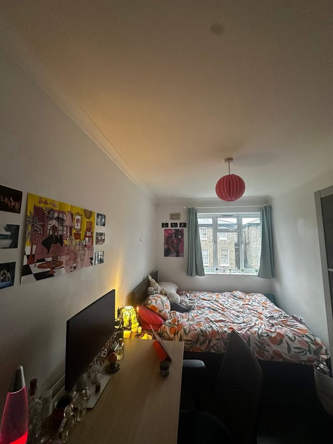 Lovely double room in Queens Park Main Photo
