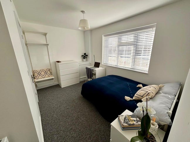 Berkhamsted High Street All Inclusive Ensuite Room Main Photo