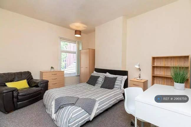Double Room available in CV1 for a girl Main Photo