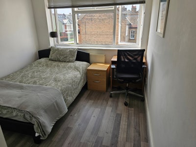 Amazing Room in Wimbledon  Main Photo
