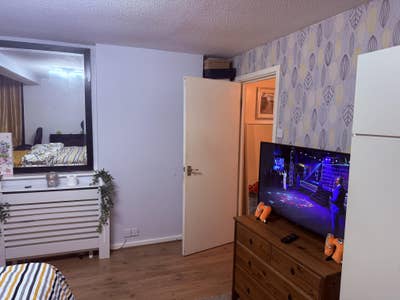 Spacious Furnished Room with Gym & Pool Main Photo