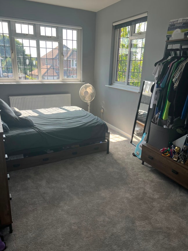 Room to rent with en-suite  Main Photo
