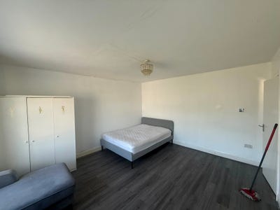 Spacious & Cosy Double Room For Rent AT HA0 2TB Main Photo