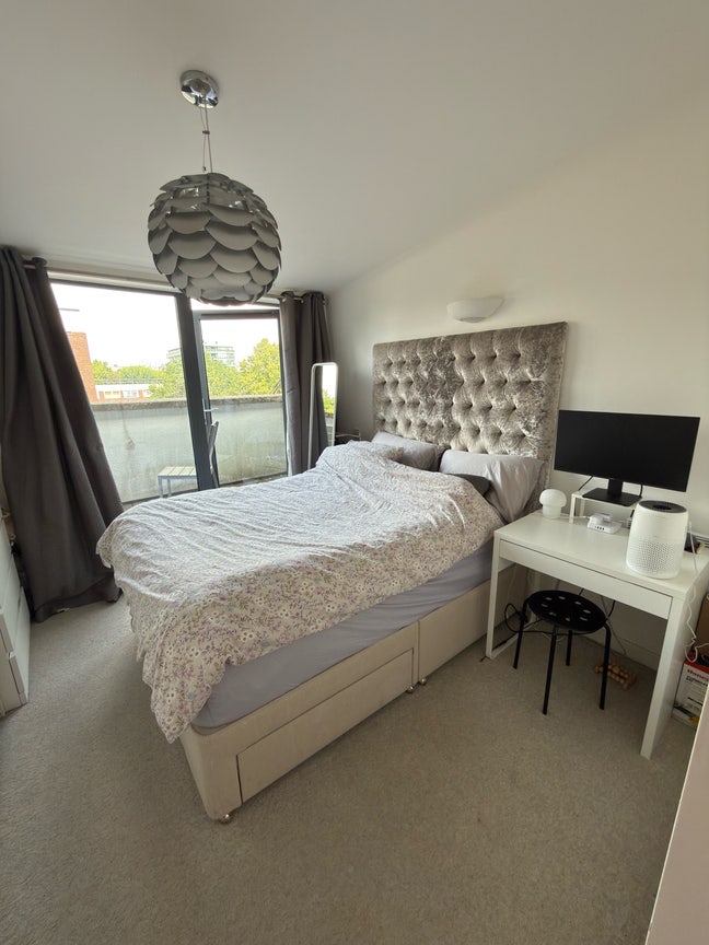 Furnished Room in Islington  Main Photo