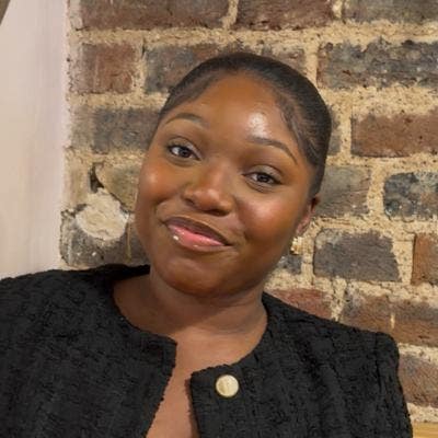 Professional Female seeks a single or double room Main Photo