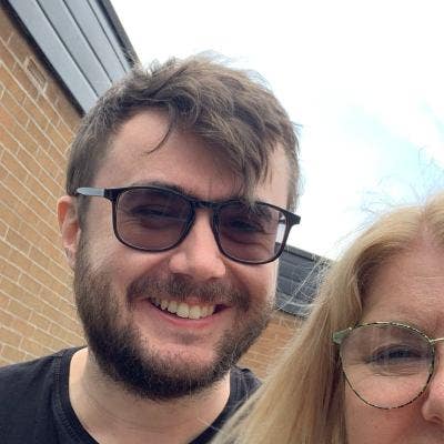 Mature working student looking for long term  Main Photo
