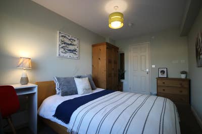 En suite close to hospital+plenty of parking Main Photo