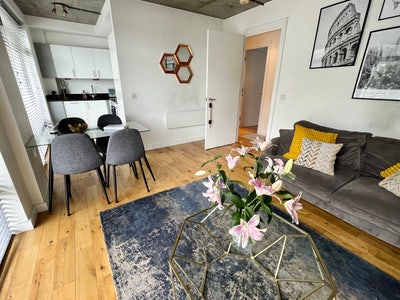 High end 2 bed flat, 10min Old St, Available 11.09 Main Photo