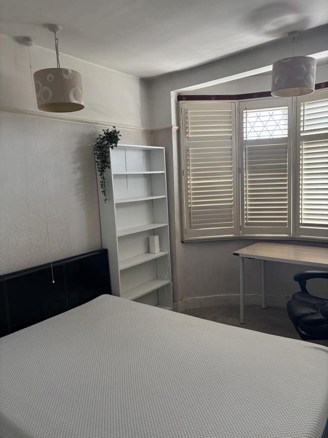 Large bright Double Room with views Main Photo