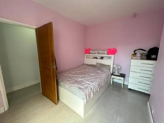 Double & Single Rooms – LE5 Main Photo
