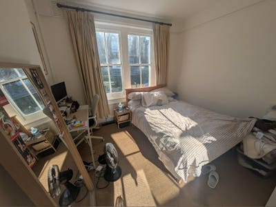 2 gals preferably looking for another in Clapham Main Photo